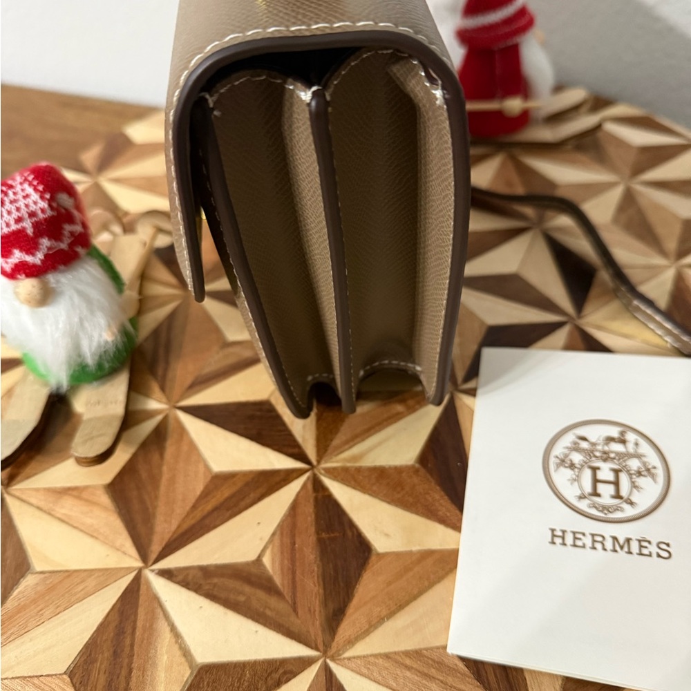 Hermes Tan Crossbody Bag with Gold Detail - Picture 7 of 8
